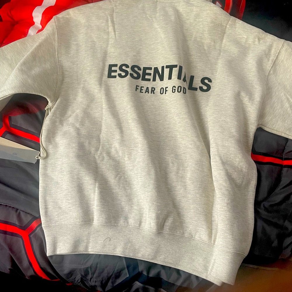 I am selling essentials hoodies they legit✅✅and are comfortable